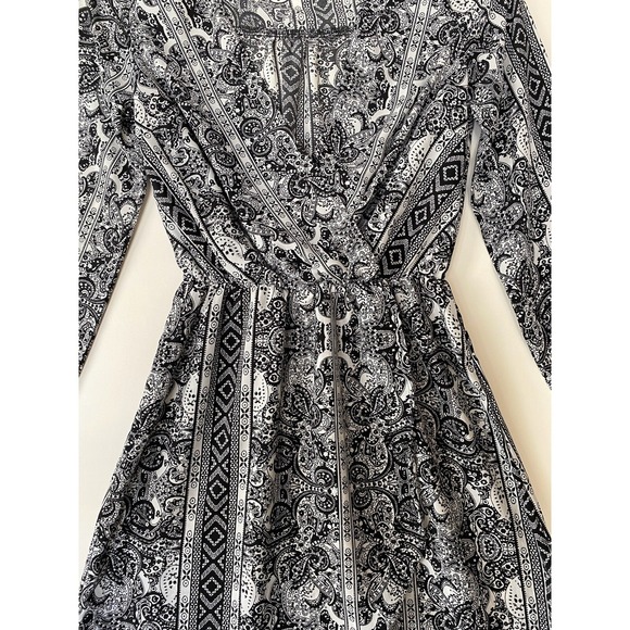 Charlotte Russe dress black and white elastic waist and sleeves v neck Size XS - Picture 4 of 7